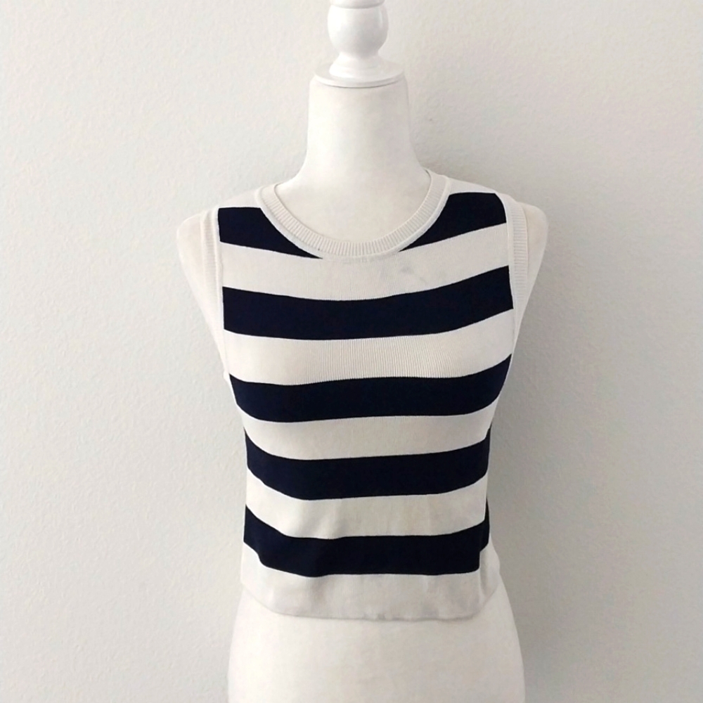 Zara Women's Preppy Black and White Stipe Sleeveless Cropped Top siz…